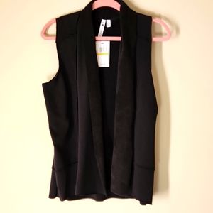 Black knit Vest size small NWT